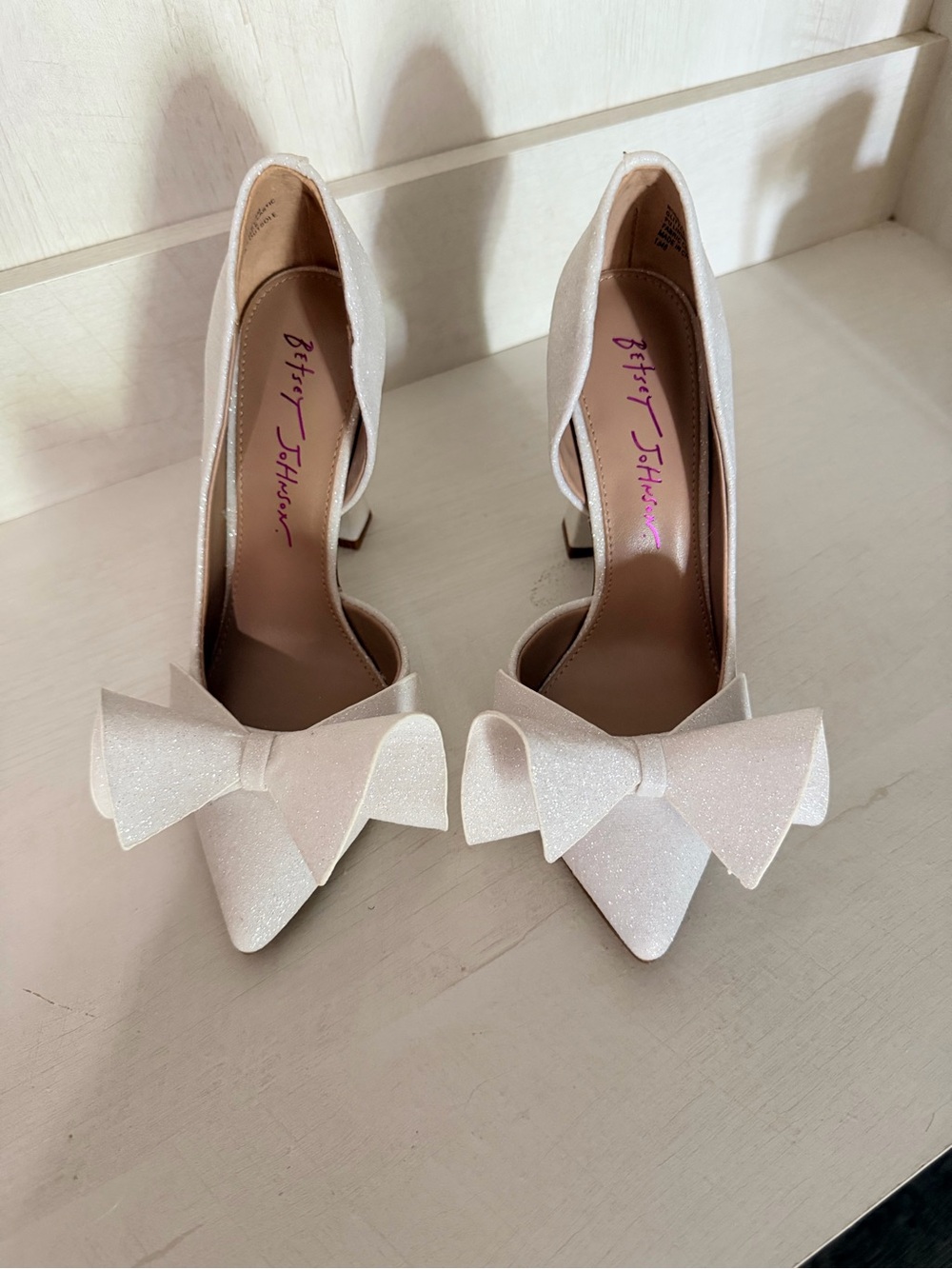 Betsey Johnson White Glitter Bow Pointed Toe Heels - Picture 2 of 8
